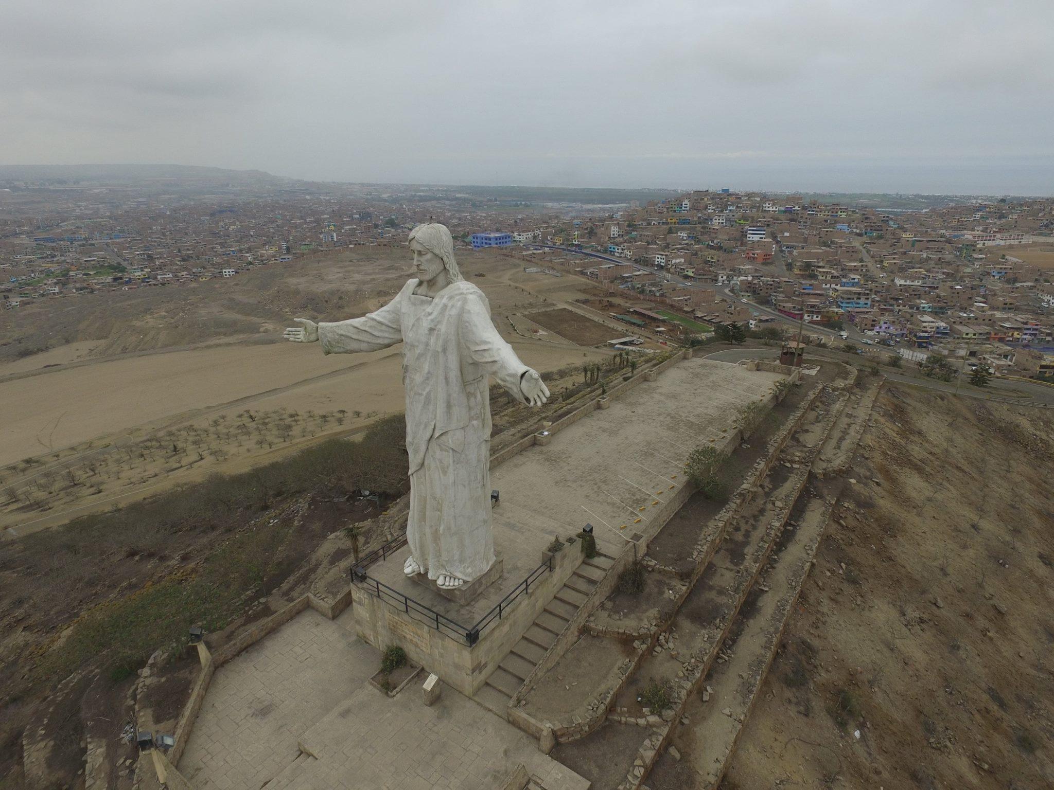 Photographer Uses Drone to 3D Print Peruvian "Christ of the Pacific