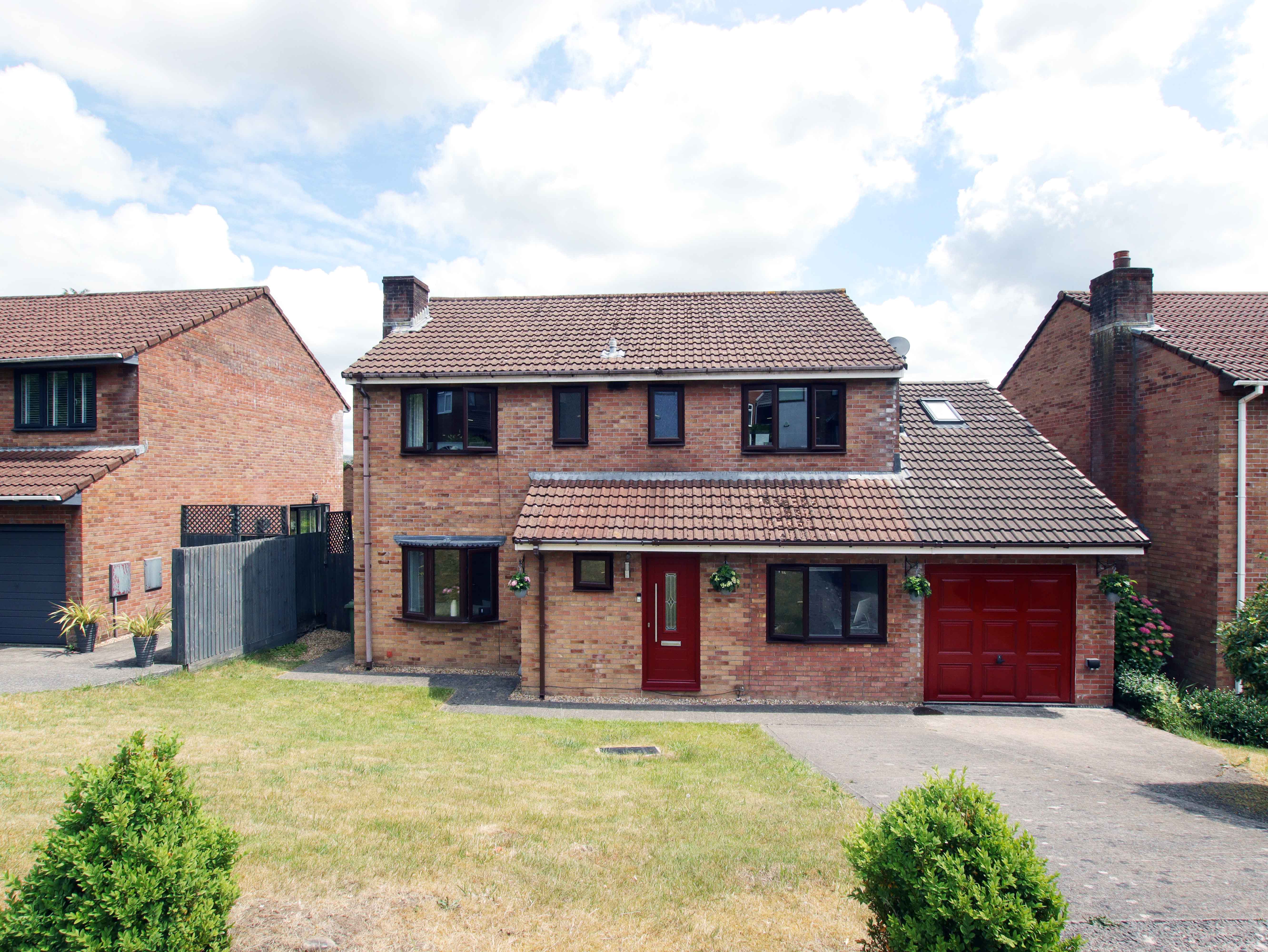 The Oaks, Llantwit Fardre, CF38 2EB Three Estate Agents