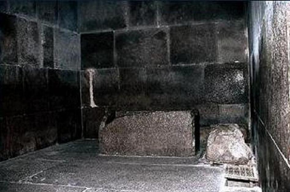 Inside the Burial Chamber 3jmann