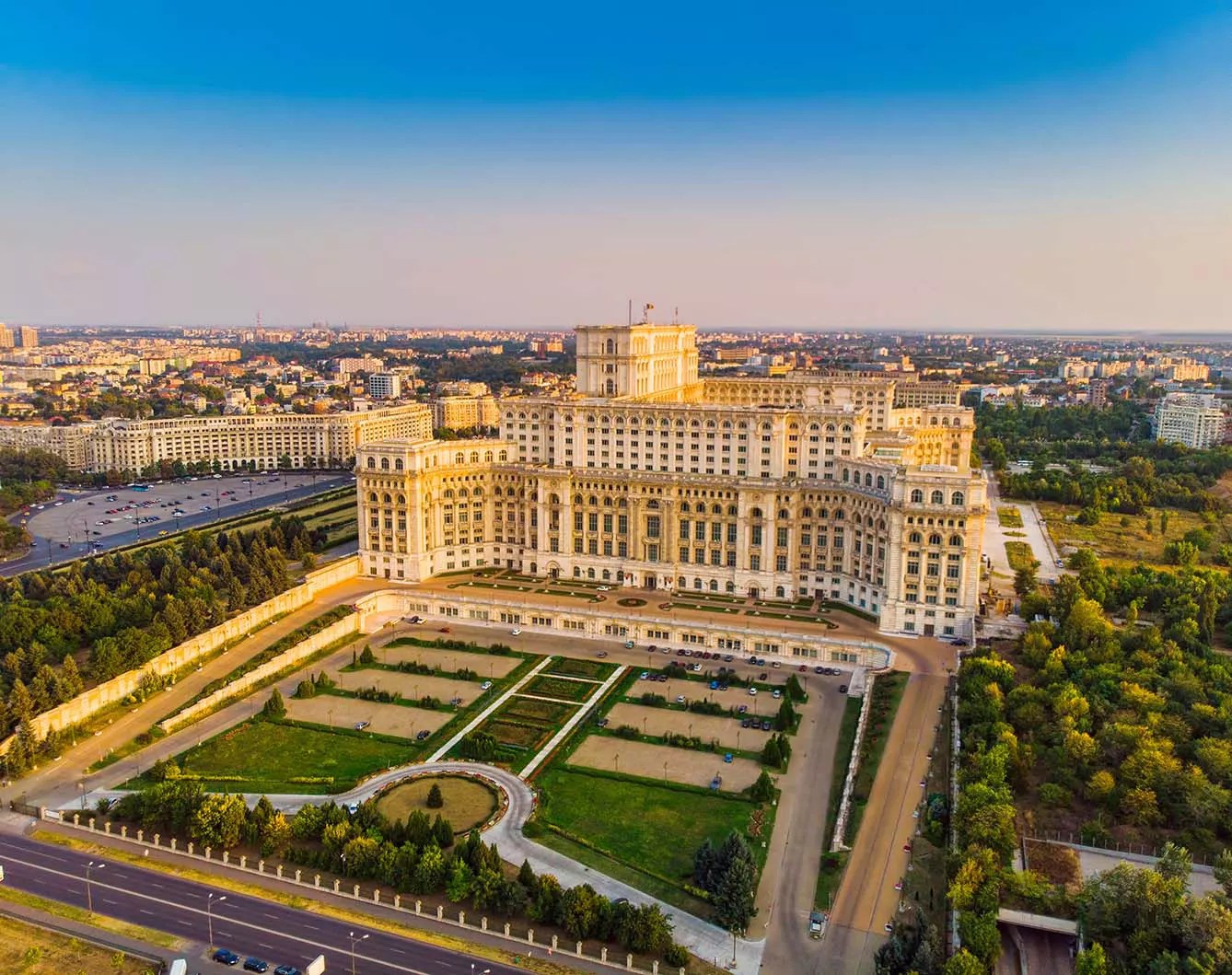 Heaviest Building In the World People’s Palace Romania 3 Seas Europe