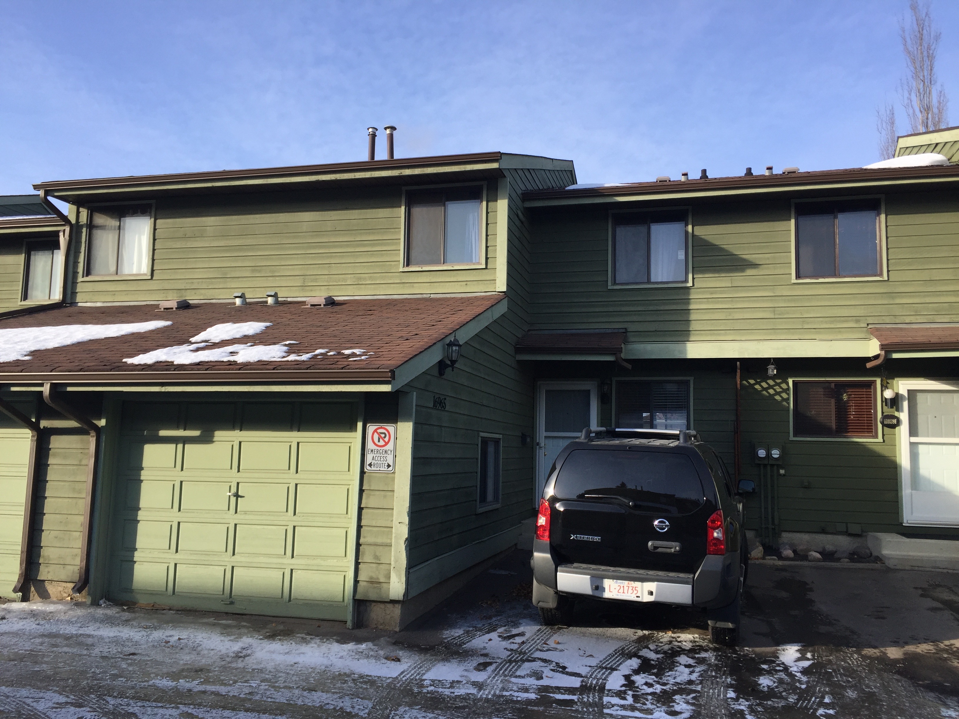 3 bedroom 2 bath Townhouse/FINISHED basement 1400/month 3 Star Group