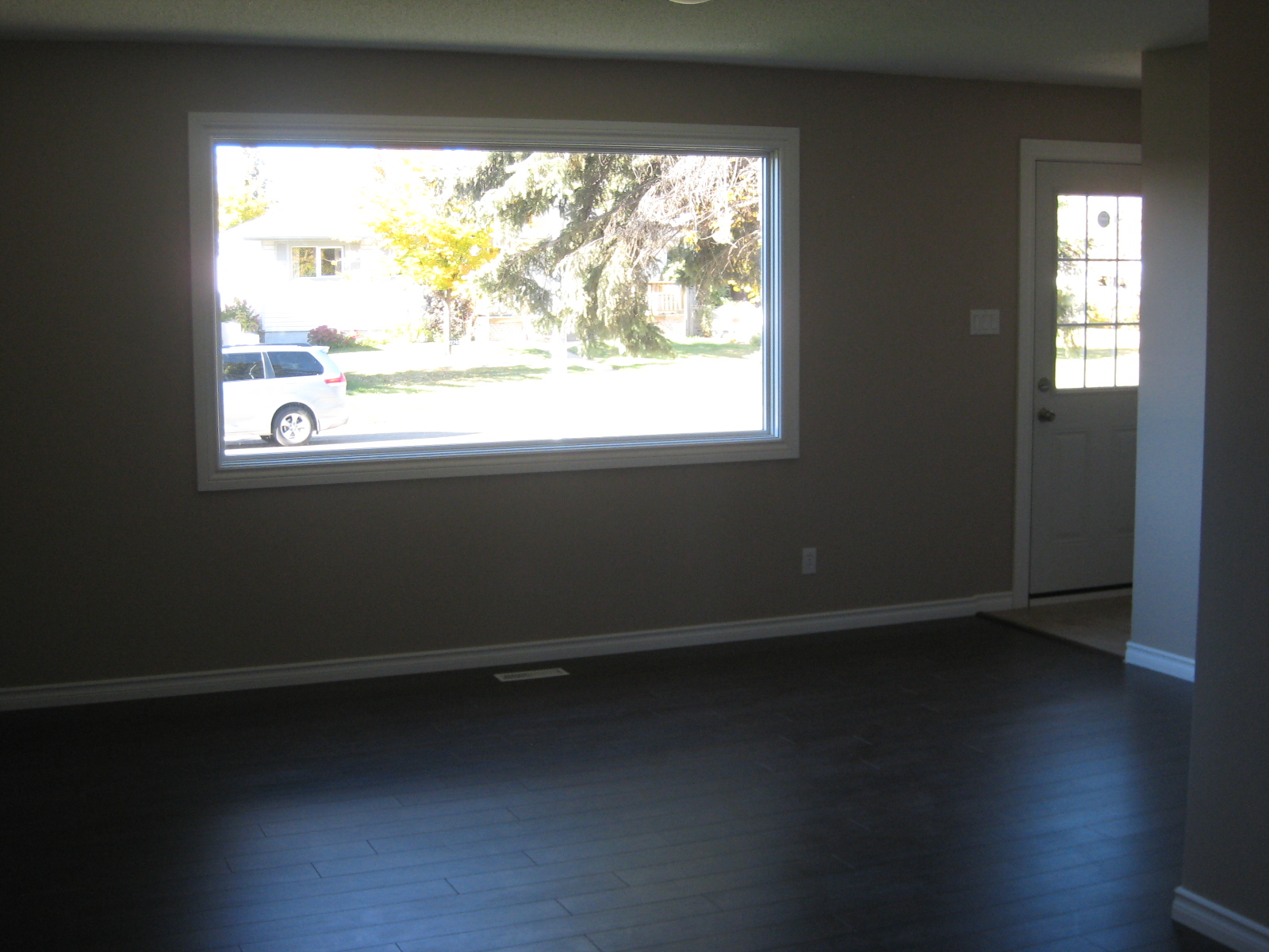 Half Duplex For Rent Northside Edmonton 1275/month 3 Star Group