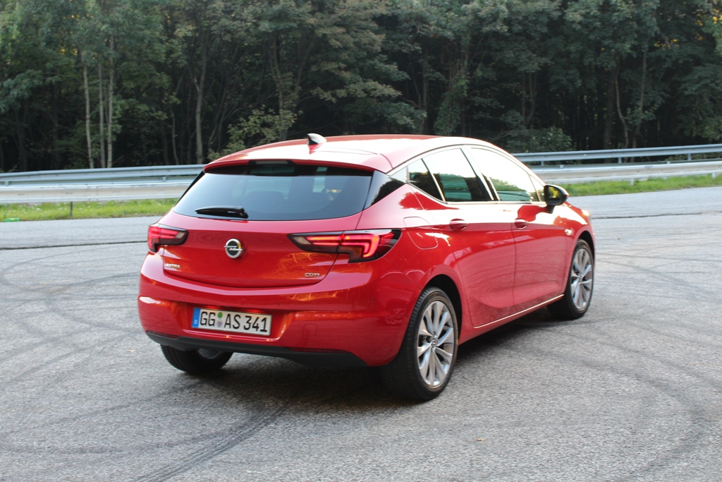 Mehr Luxus in der Kompaktklasse So fährt sich der neue Opel Astra