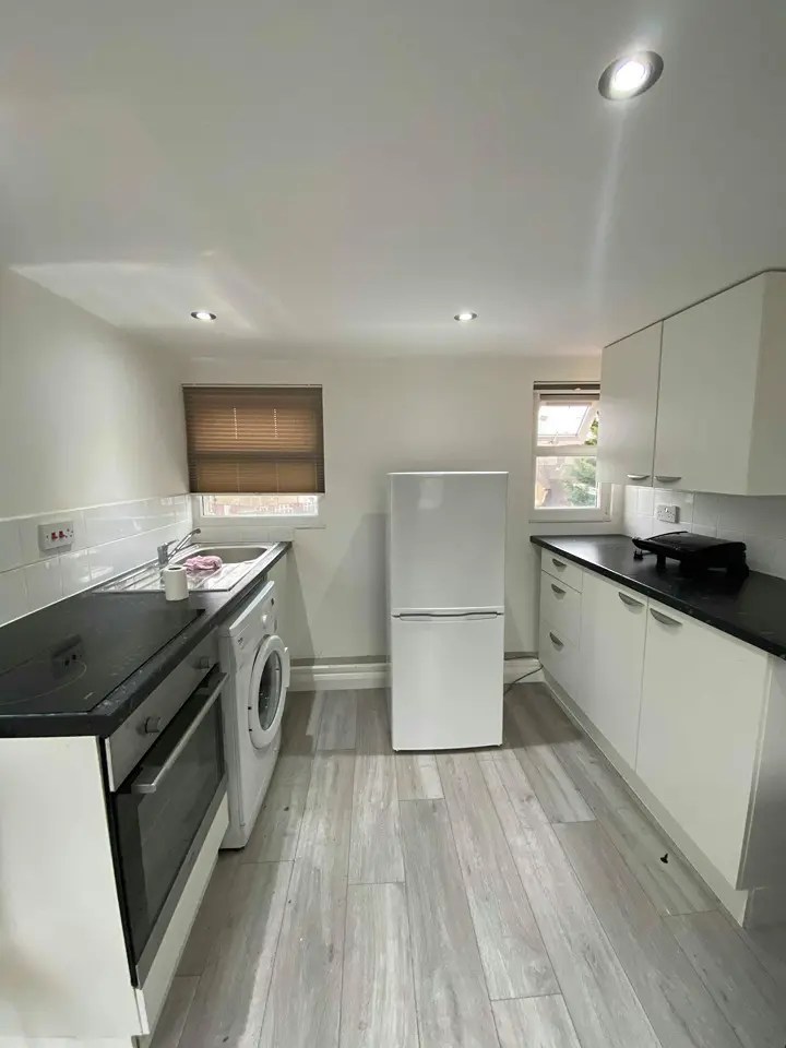 Excellent Studio Flat To Rent in Edmonton London • 3WEBS.CO