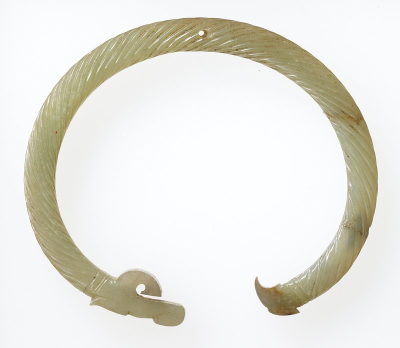 🔎 medium"Translucent grey jade" Mia