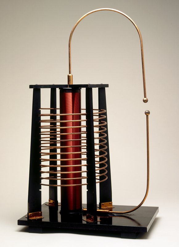 "Tesla Coil" highfrequency discharge demonstrator, Nikola Tesla