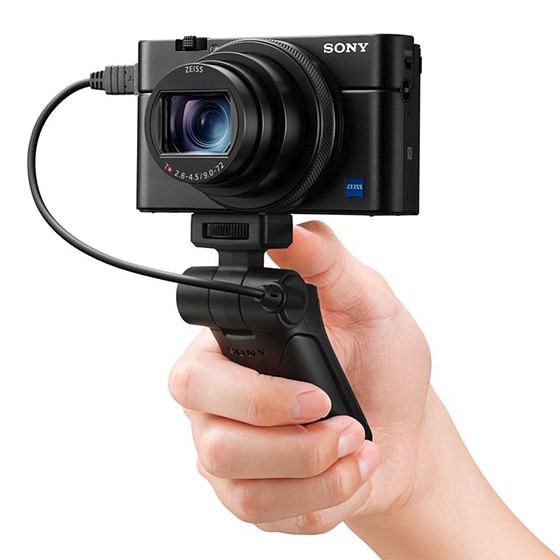 Adaptive or Lefthanded Cameras? Camera, Lens and System Buying Advice