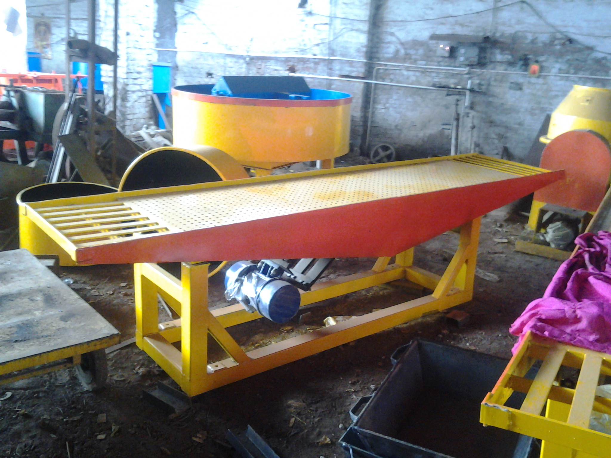 Vibrating Table Set at Rs 65000/set(s) वाइब्रेटिंग टेबल A.G