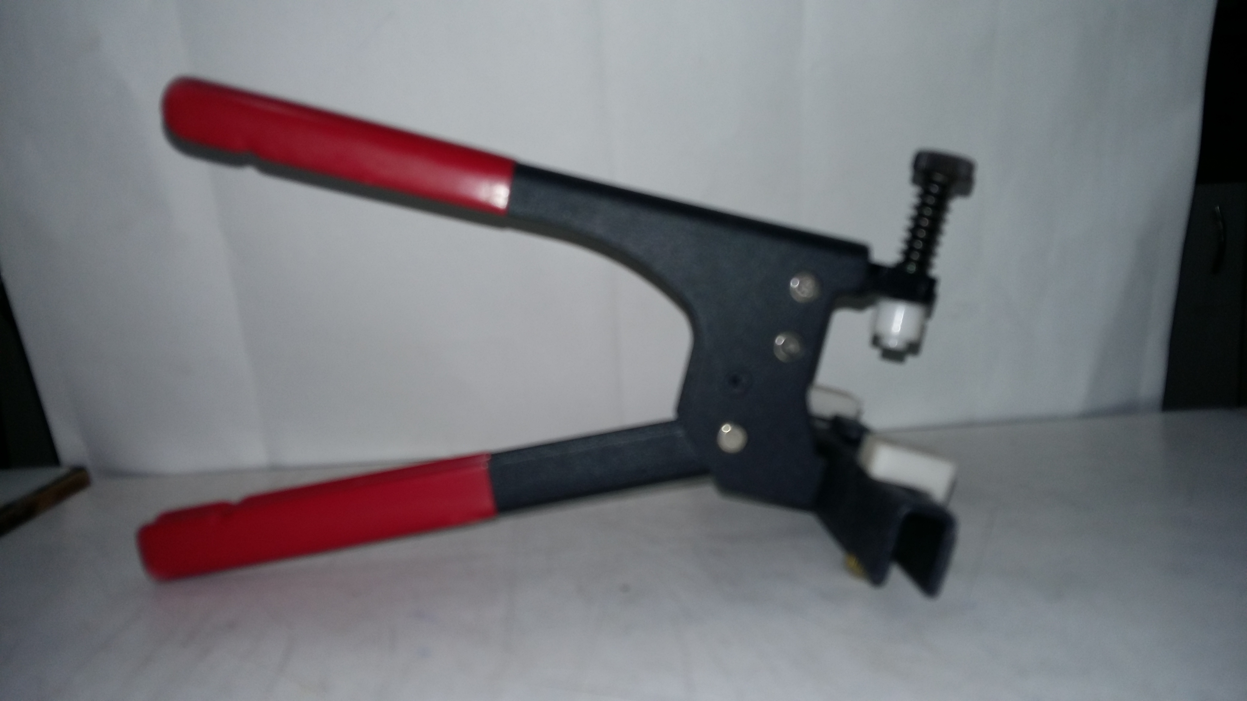 Glass Breaker, ग्लास कटर Breeze Industries, Mumbai ID 6224165873