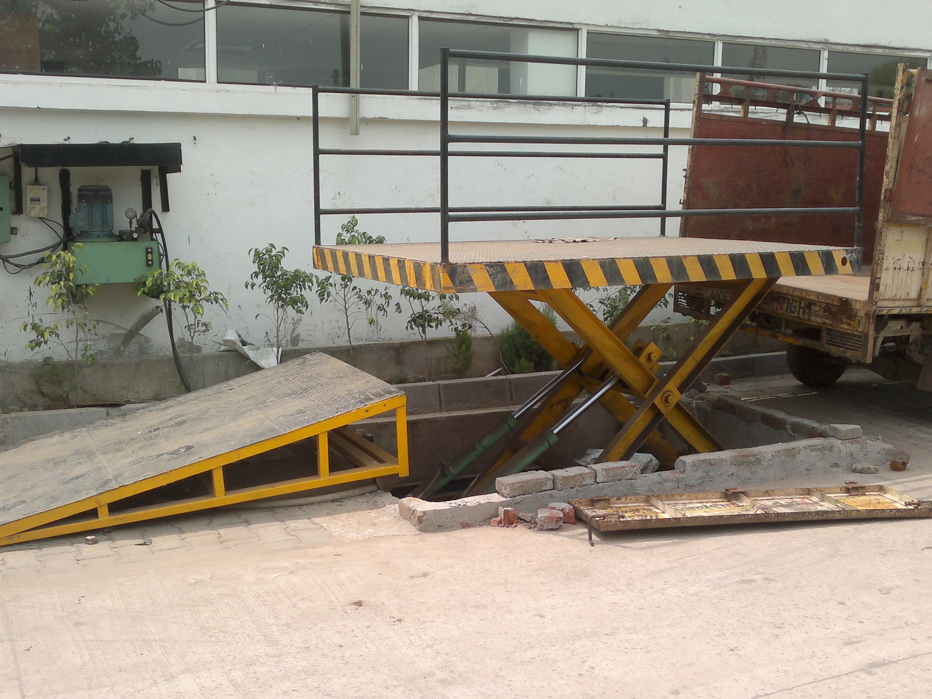Mild Steel Material Loading Lift, Rs 230000 /piece Bhartiya Industrial