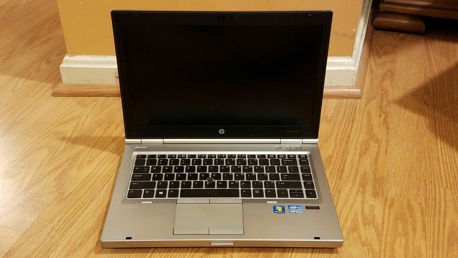 Silver Dell Laptops, HP Elitebook 8460p /8470p, Innovate Infotech ID