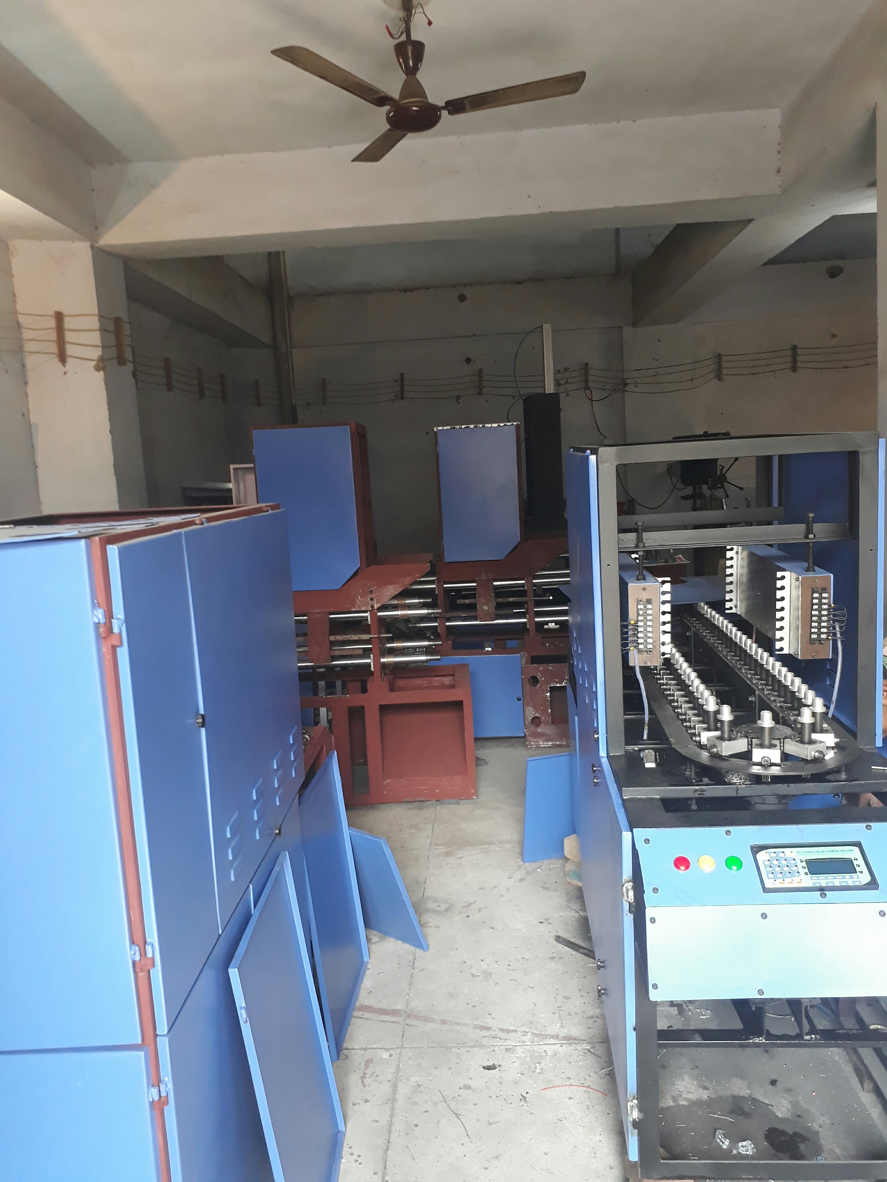 3 Phase SemiAutomatic Water Bottle Making Machine, 35 Hp, Production Capacity 1000 Bph, Rs