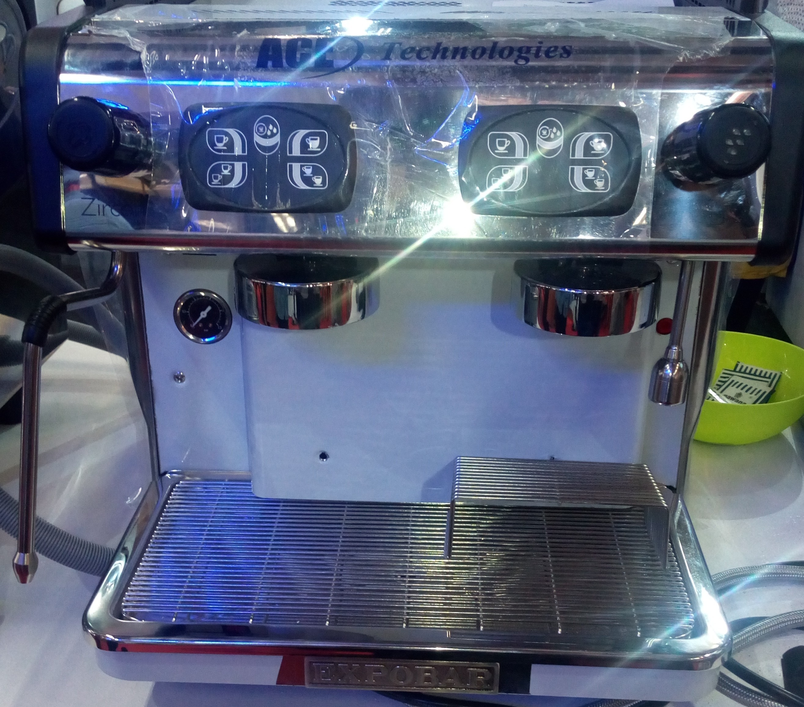 Automatic Bean Coffee Vending Machine, Capacity 200500 Cups Per Day