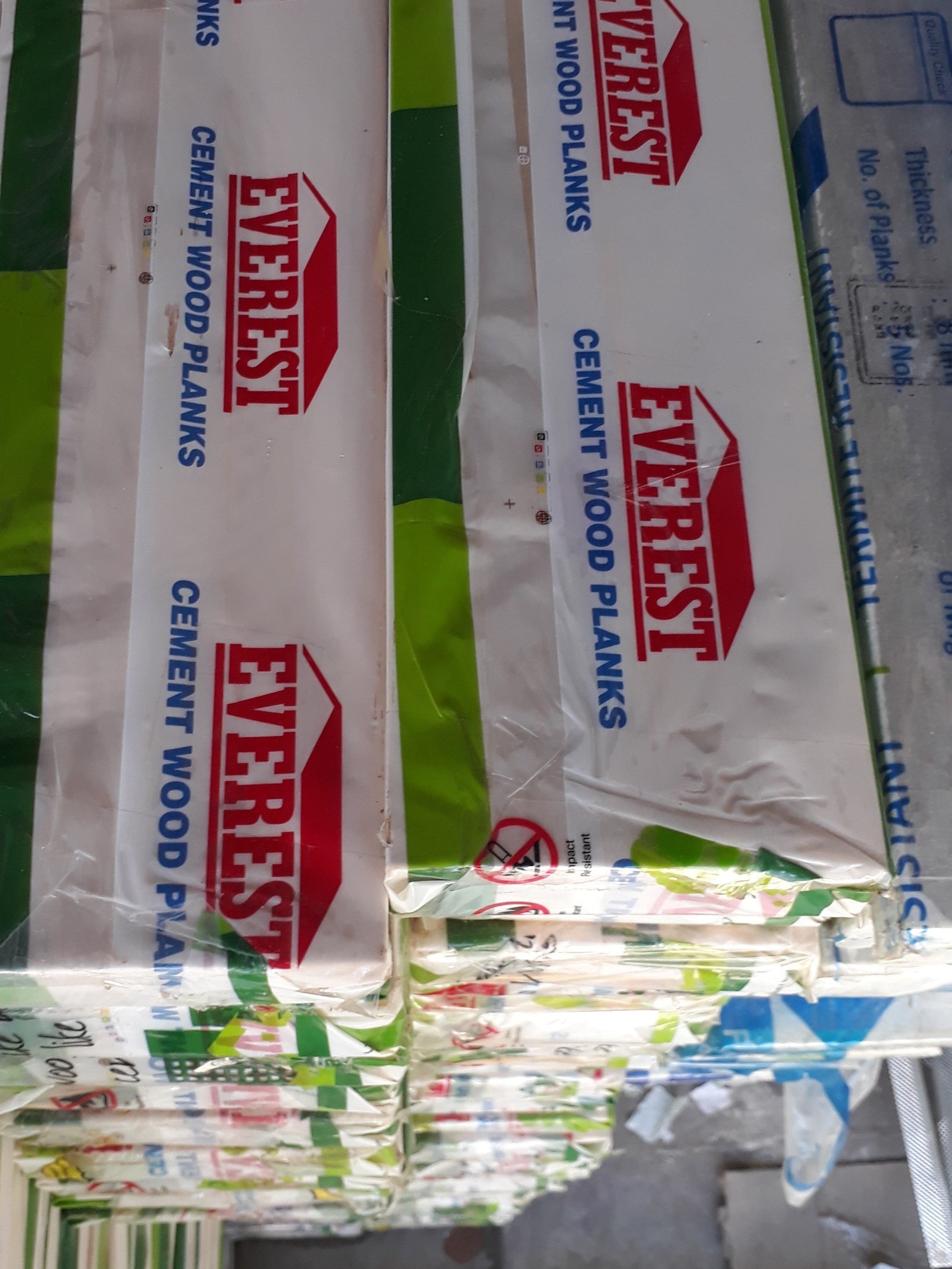 Primer Coat Everest Cement Wood Planks, Rs 185 /number MM Plasters ID