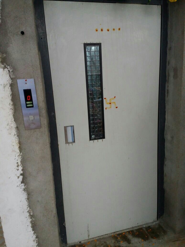 Swing Door Lifts, Swing Door Elevator, स्विंग डोर लिफ्ट VR Elevators