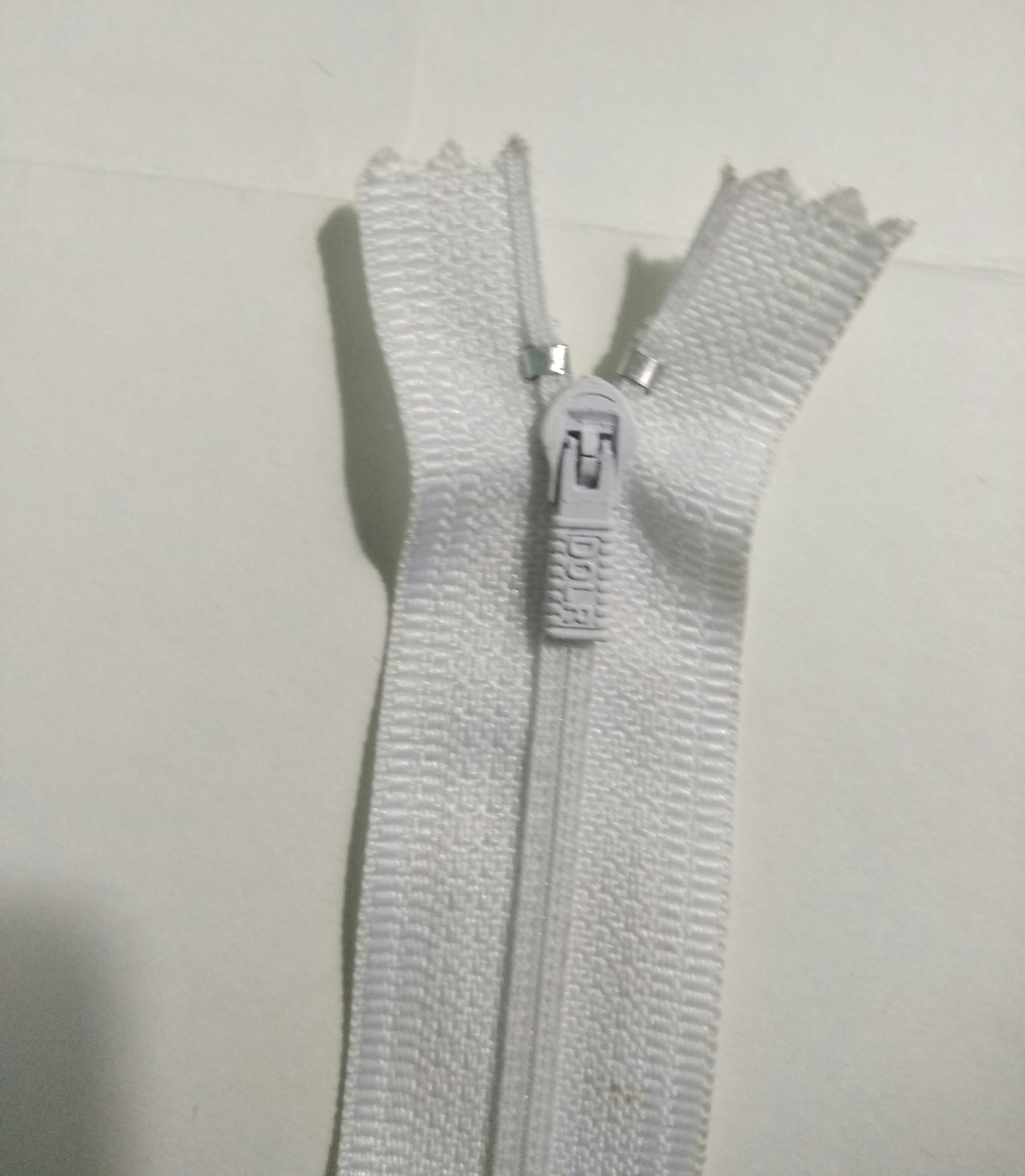 MMR Zippers Plain White Polyester Zipper, Size/Dimension 3 Number, Rs