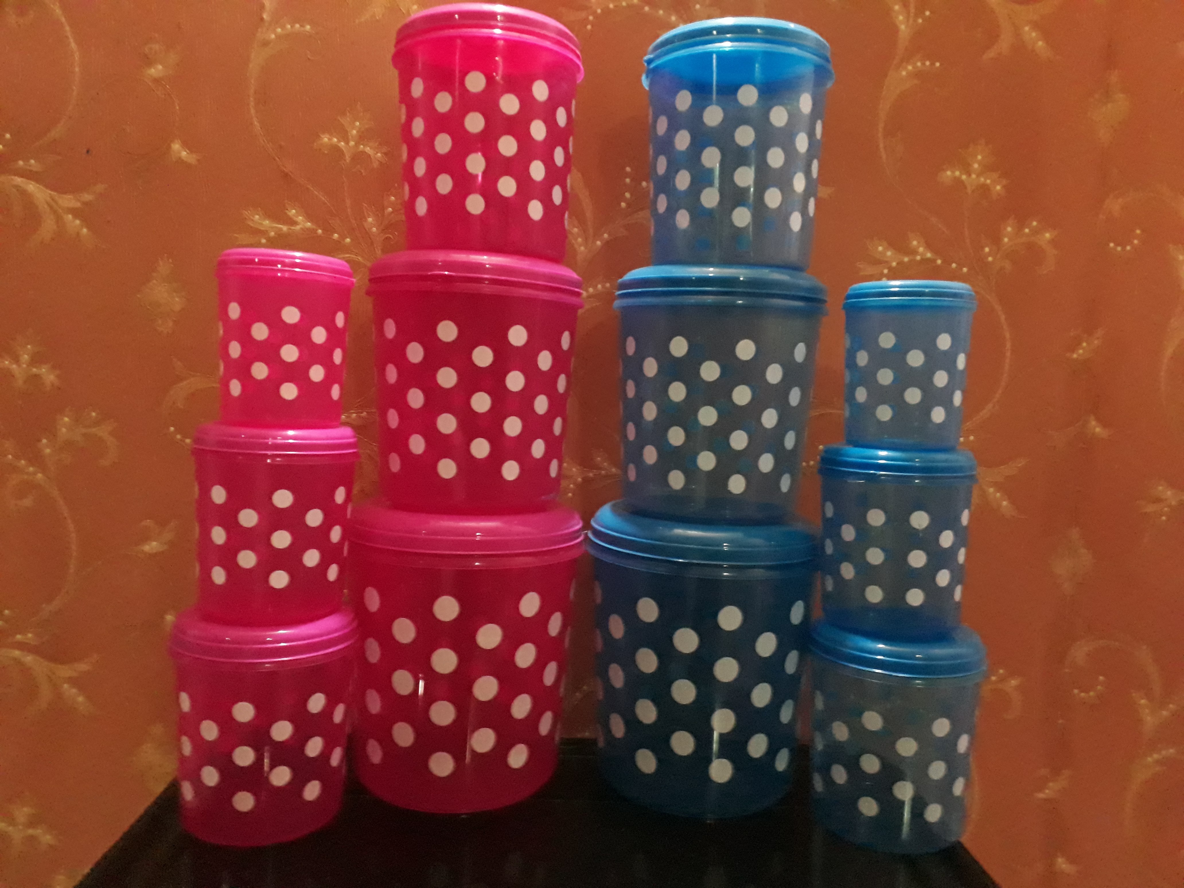 Plastic Round Polka Dot Print Containers, Packaging Type Box, ID