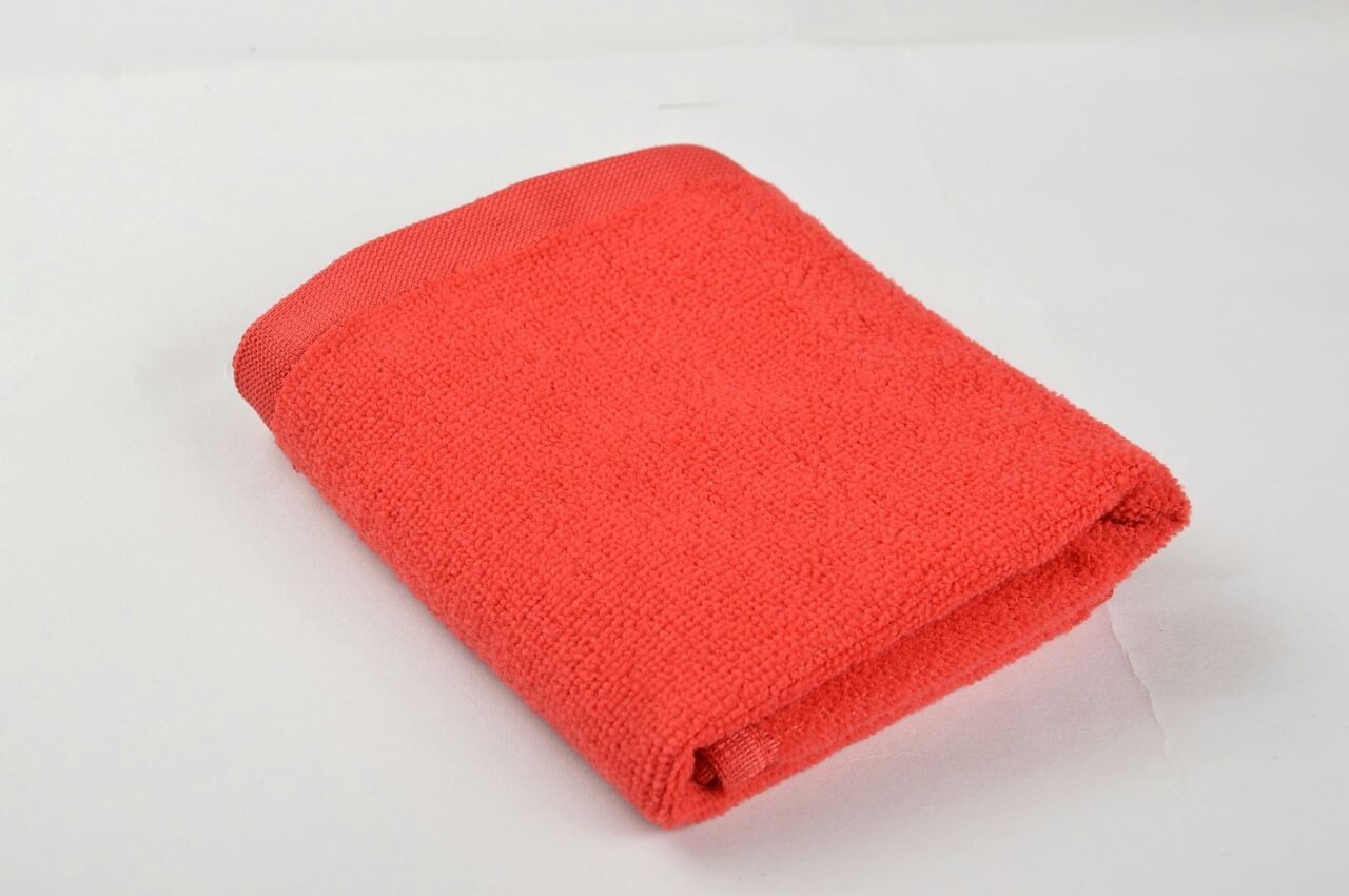 VTC Red Lint Free Cloth, Size 40x40 cm, Vaibhav Trading Co. ID