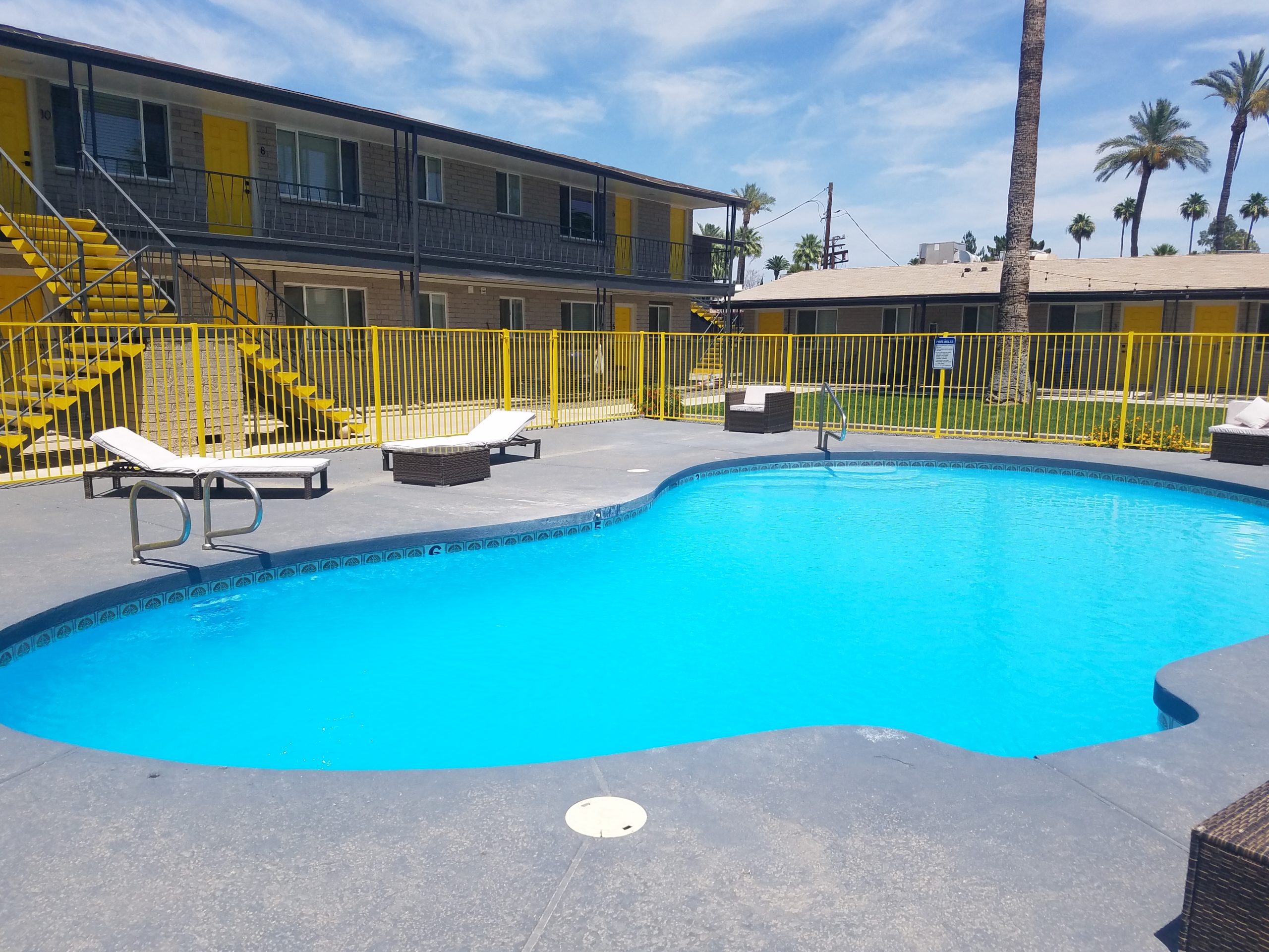 Gallery 400 on Pasadena Uptown Phoenix Apartments