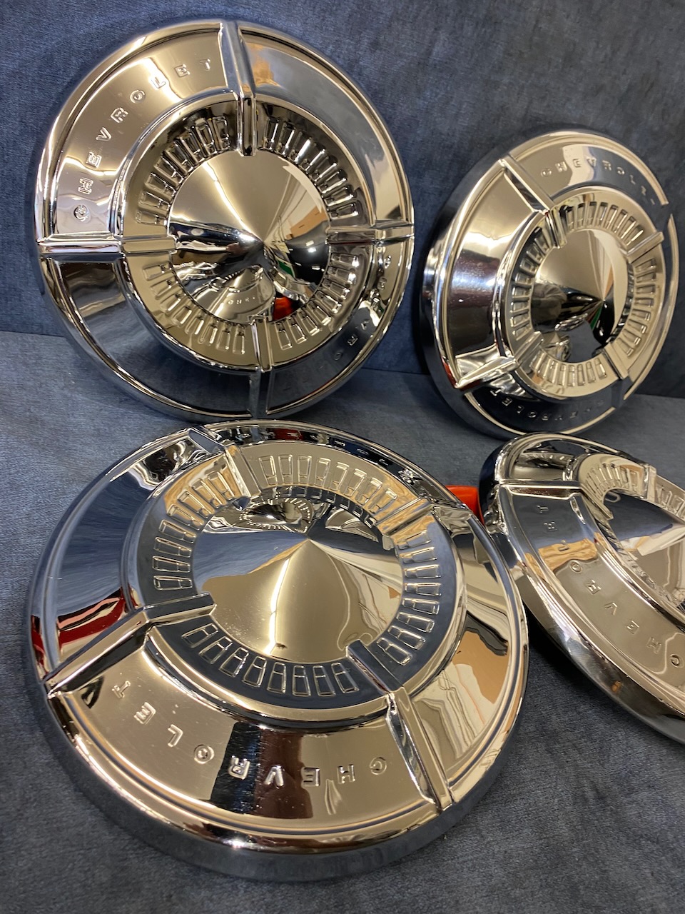 196162 DOG DISH HUB CAPS….. Set No. 1 409… American Muscle