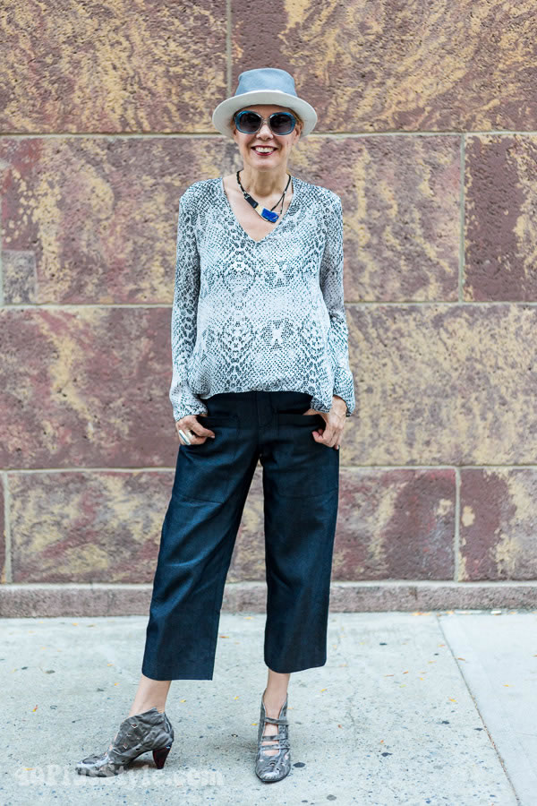 How to wear wide cropped jeans