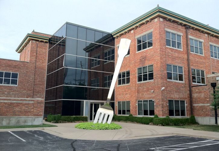 The World’s Largest Fork? Springfield MO vs. Creede CO Giant Fork
