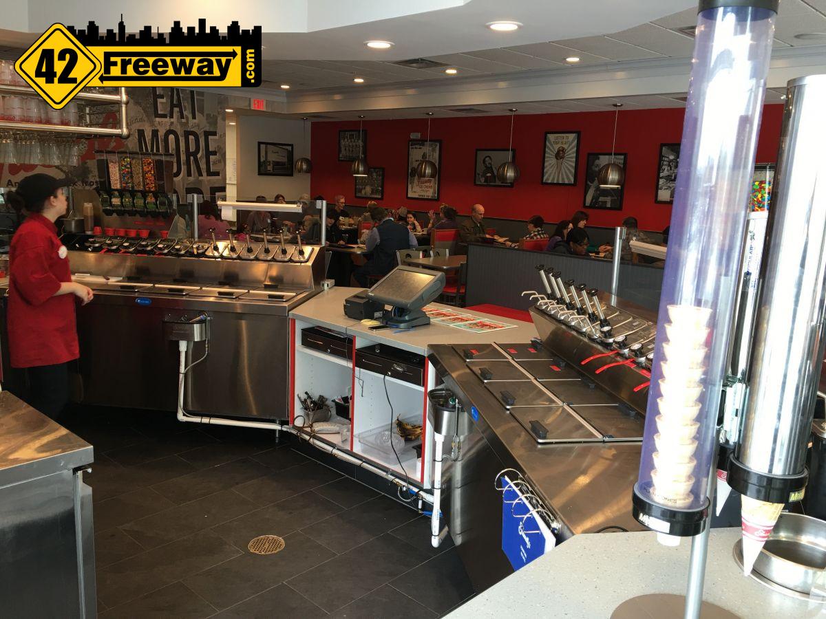 New Friendly’s at Gloucester Premium Outlets 42 Freeway