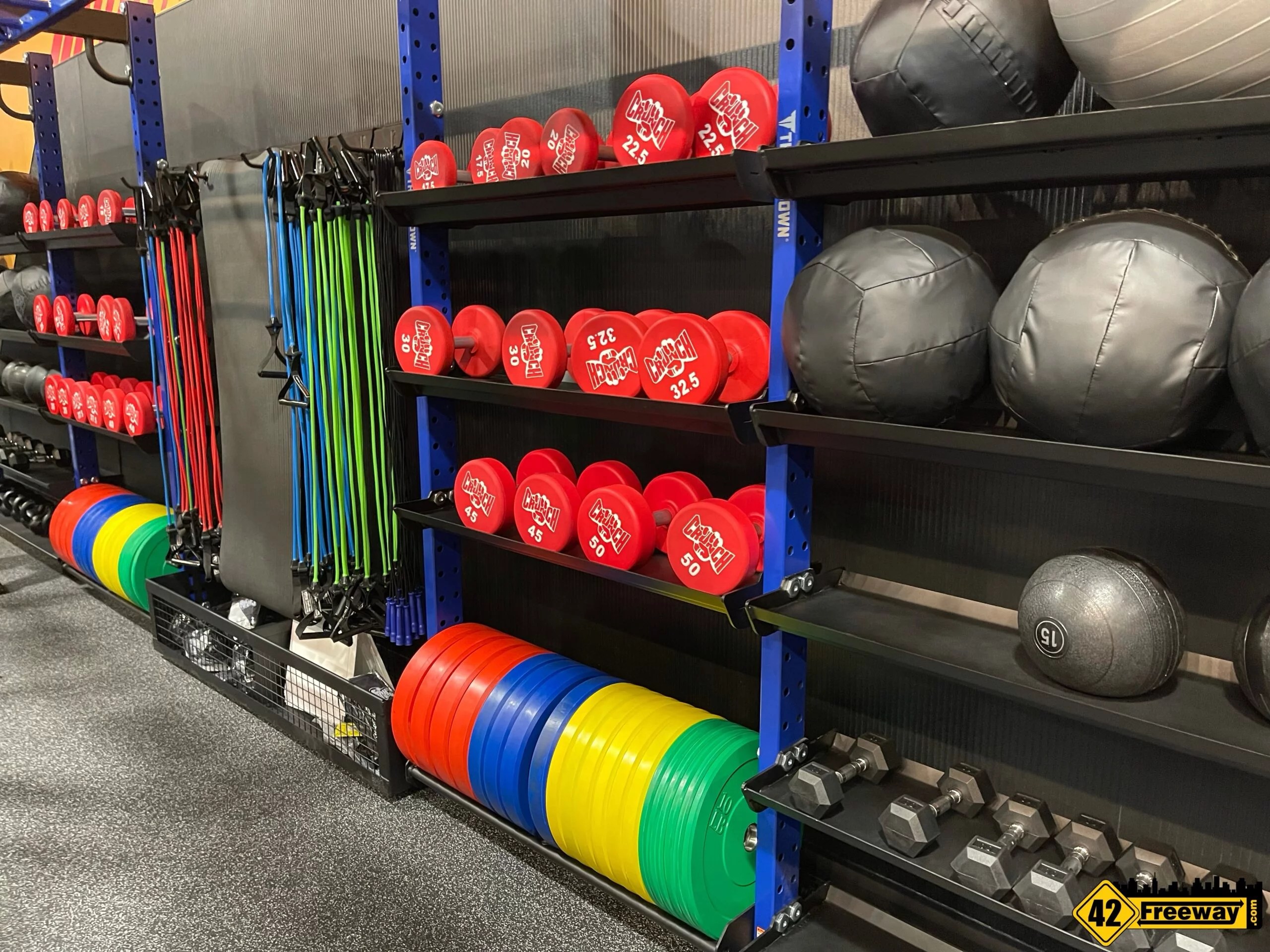 Crunch Fitness is Open in Deptford! Photo Gallery Tour! 42 Freeway