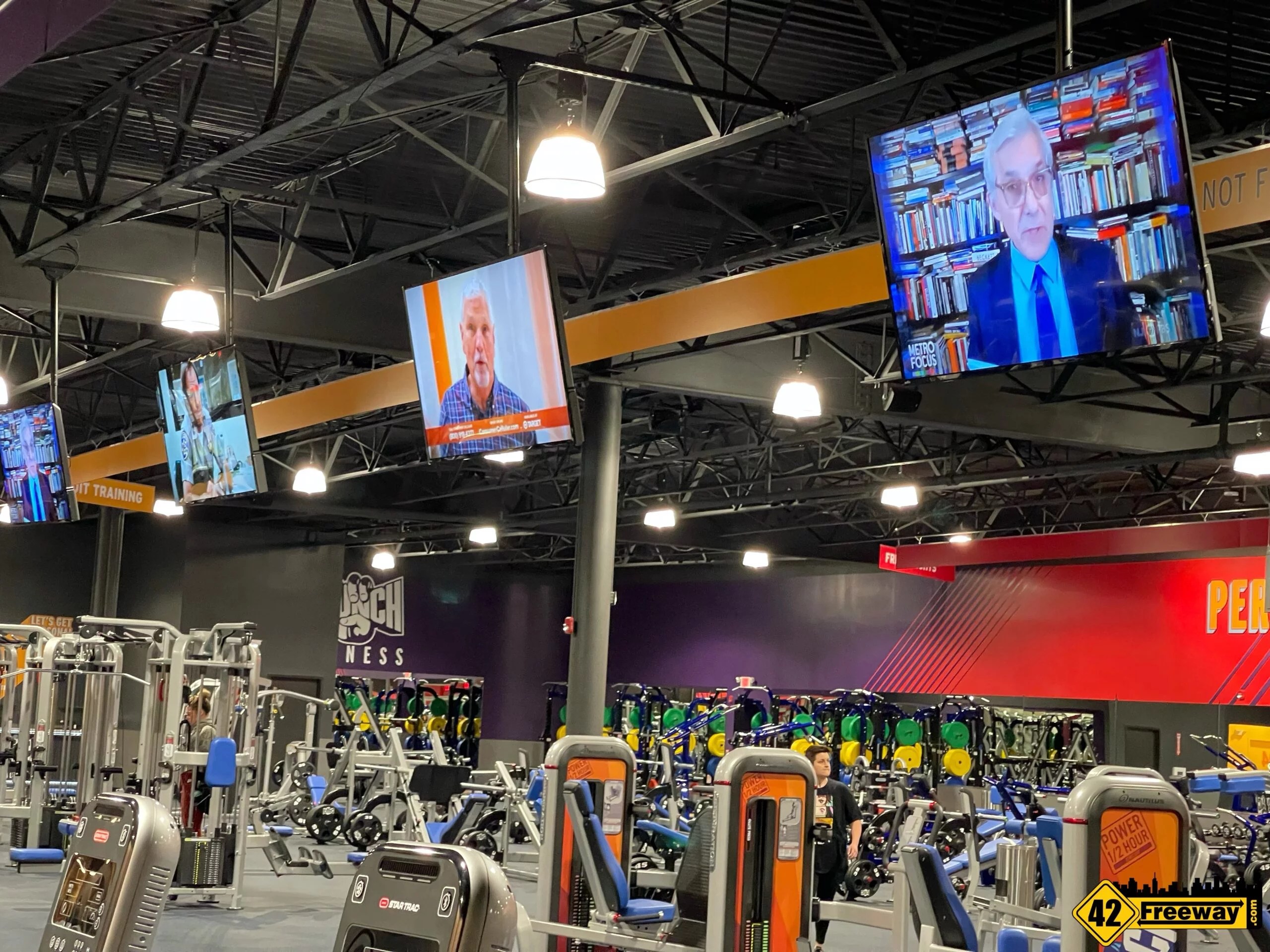 Crunch Fitness is Open in Deptford! Photo Gallery Tour! 42 Freeway