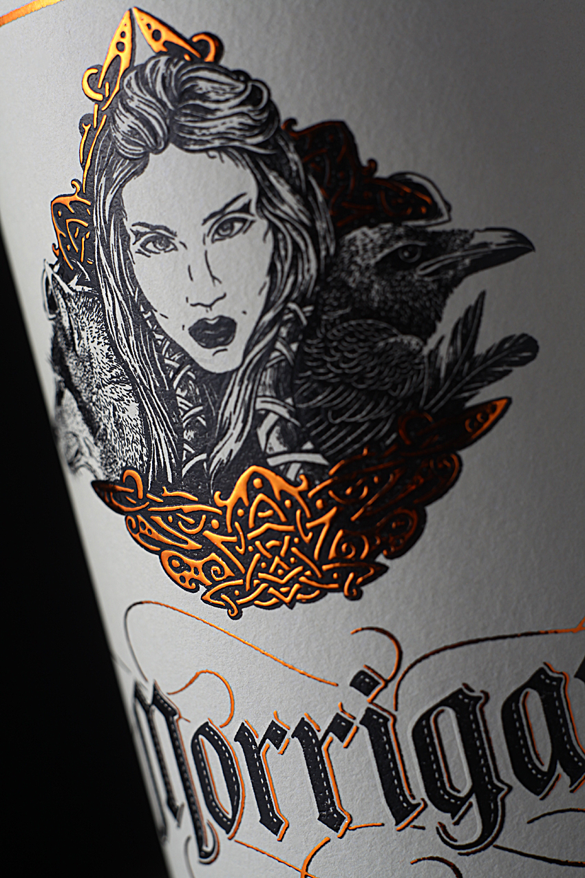 Label design of Irish whiskey “Morrigan” 43'oz Design Studio