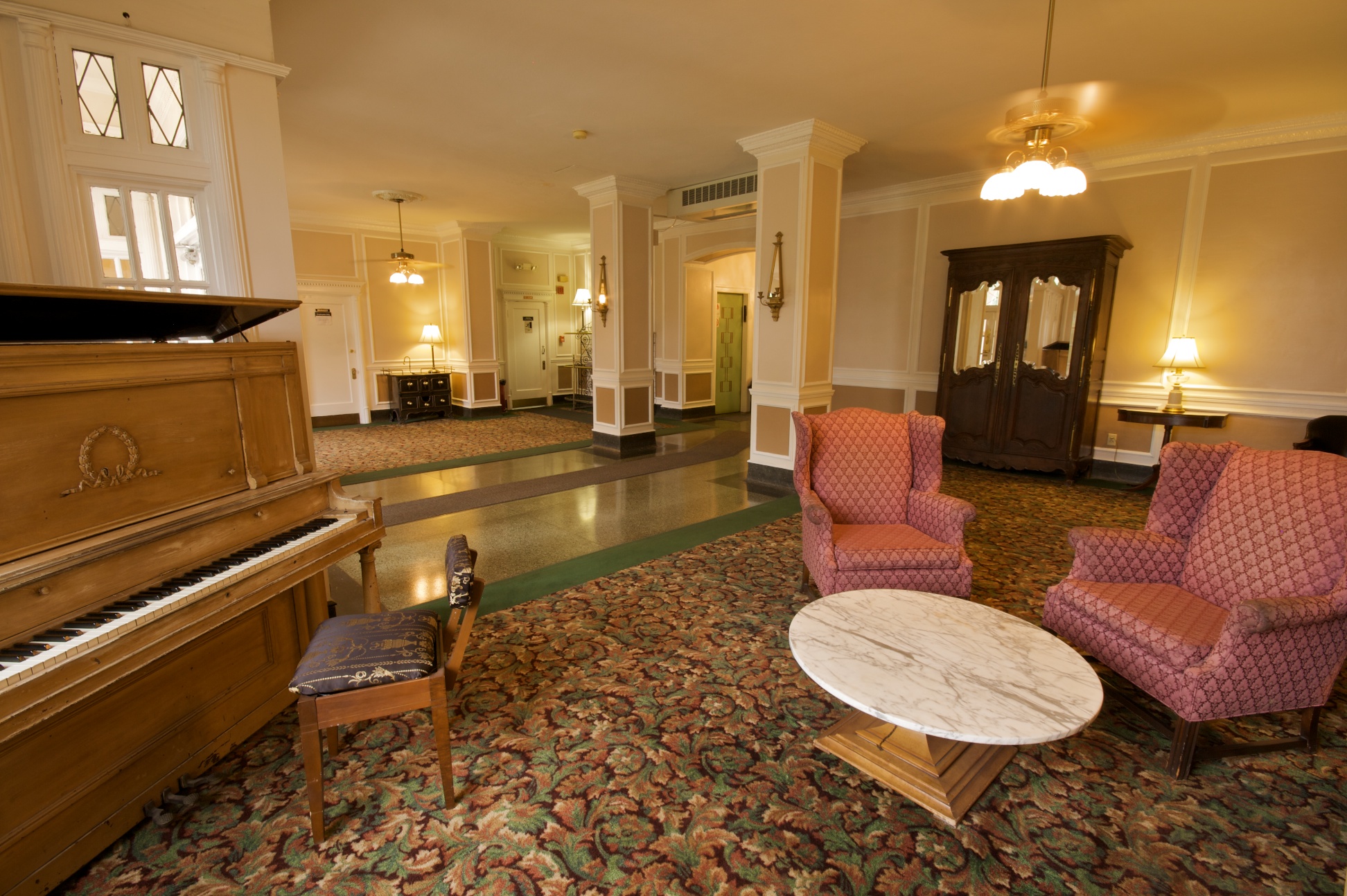 4515 Lindell Apartments