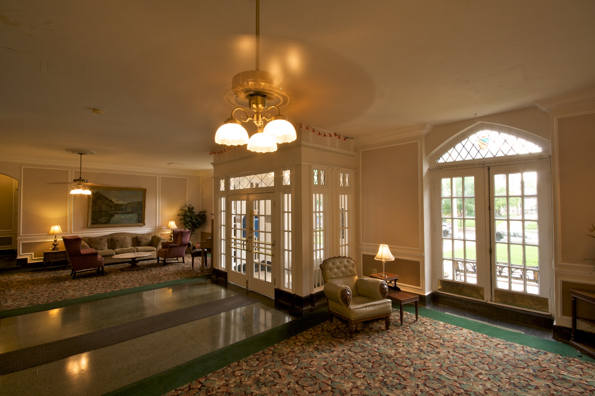 4515 Lindell Apartments