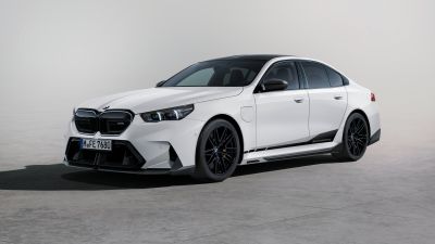 BMW M5 Touring 2024 5K Wallpaper