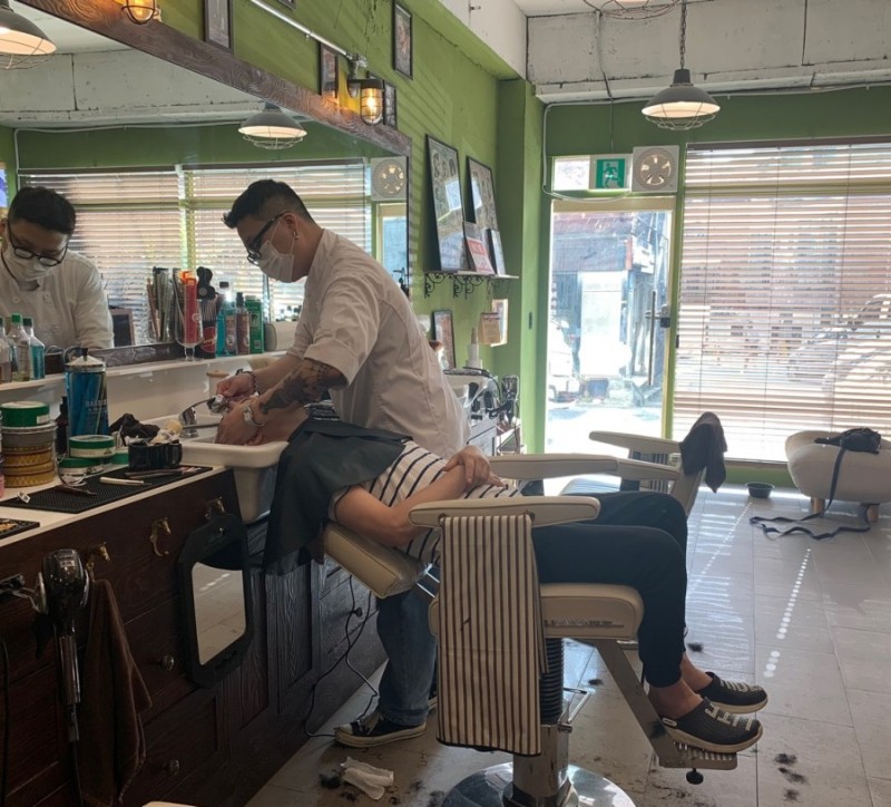 Hà Hiền đến Seoul gặp Top 2 Barber Hàn Quốc & tiệm tóc Pennyhills