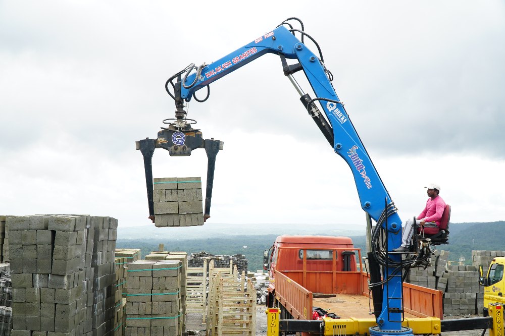 Bricks Loading Crane, Boom Length 6 M, Maximum Lifting Capacity 5