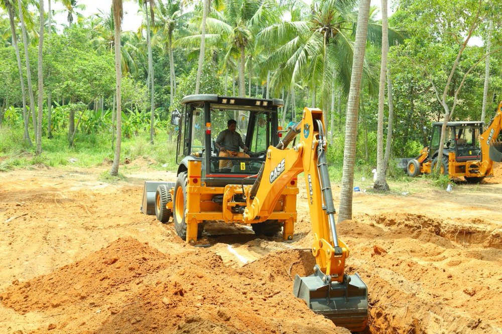 CASE 851EX Backhoe Loader, 96 hp, 8230 kg, Price from Rs.2300000/unit