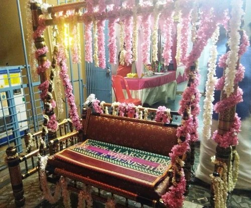 Teakwood Oonjal For Rent, Size 6 feet length ad 5 feet width, Hand Carving, Rs 4500 /unit ID