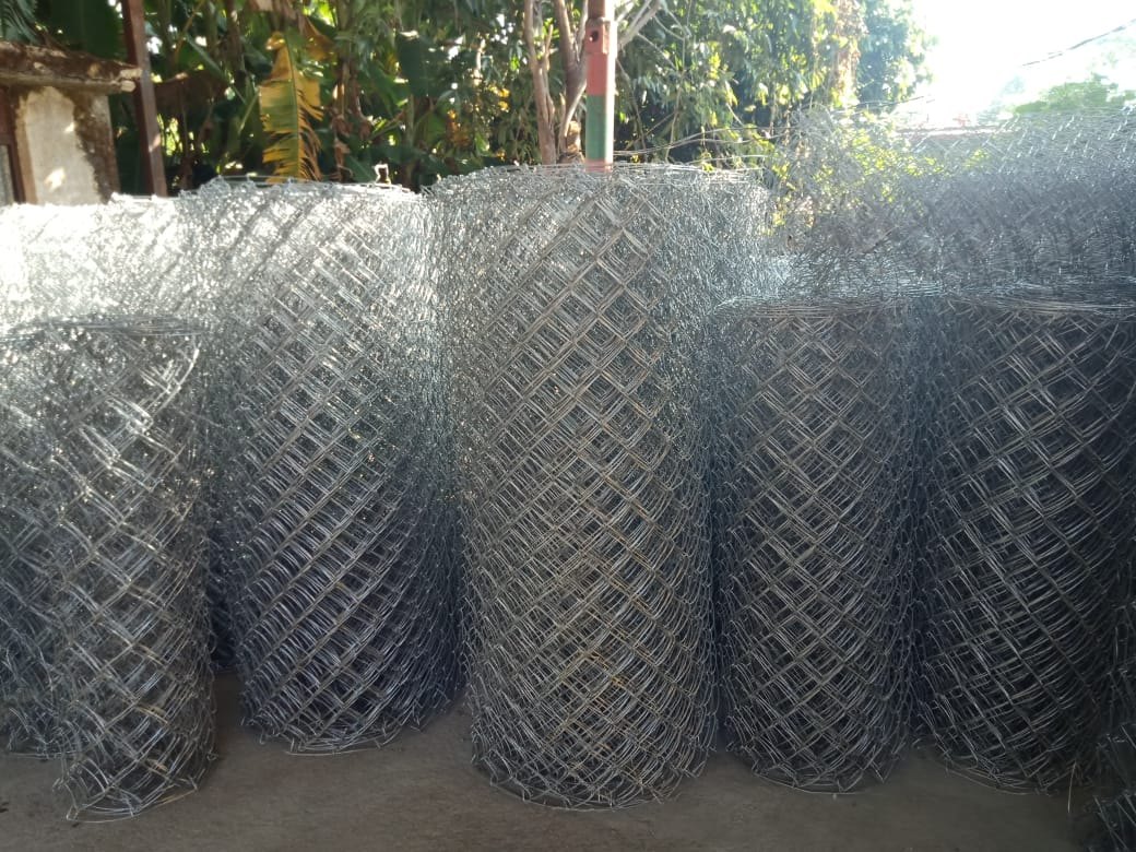 Silver Galvanized Iron 5feet Chain Link Hot Dip GI Fence, For Security