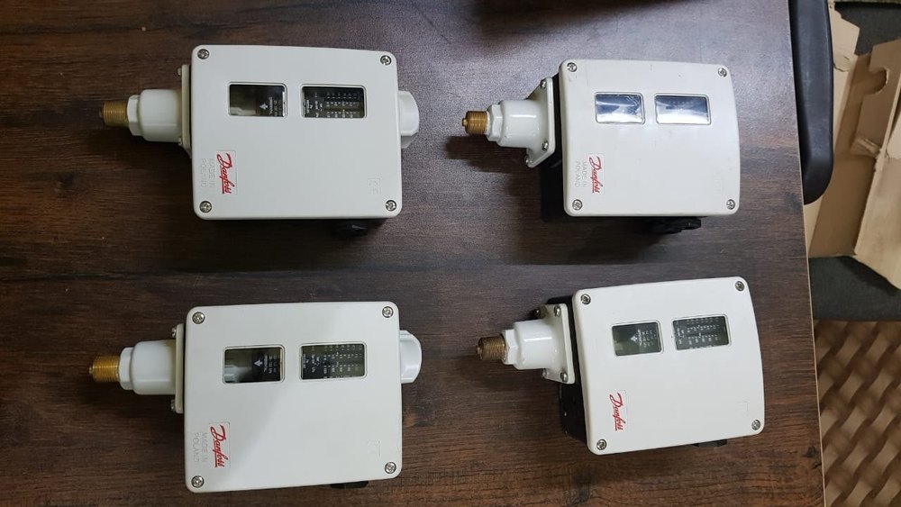 220 gas and liquid Danfoss Rt 200 Pressure Switch, Contact System Type