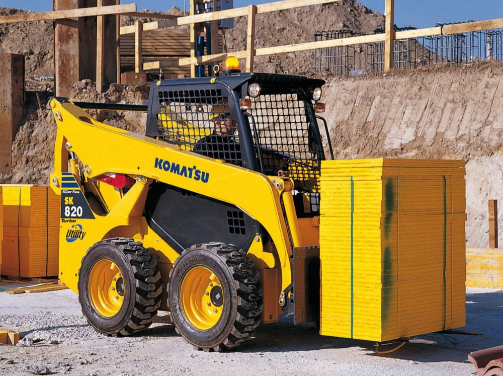 Komatsu SK8205 Skid Steer Loader, 3080 kg, specification and features