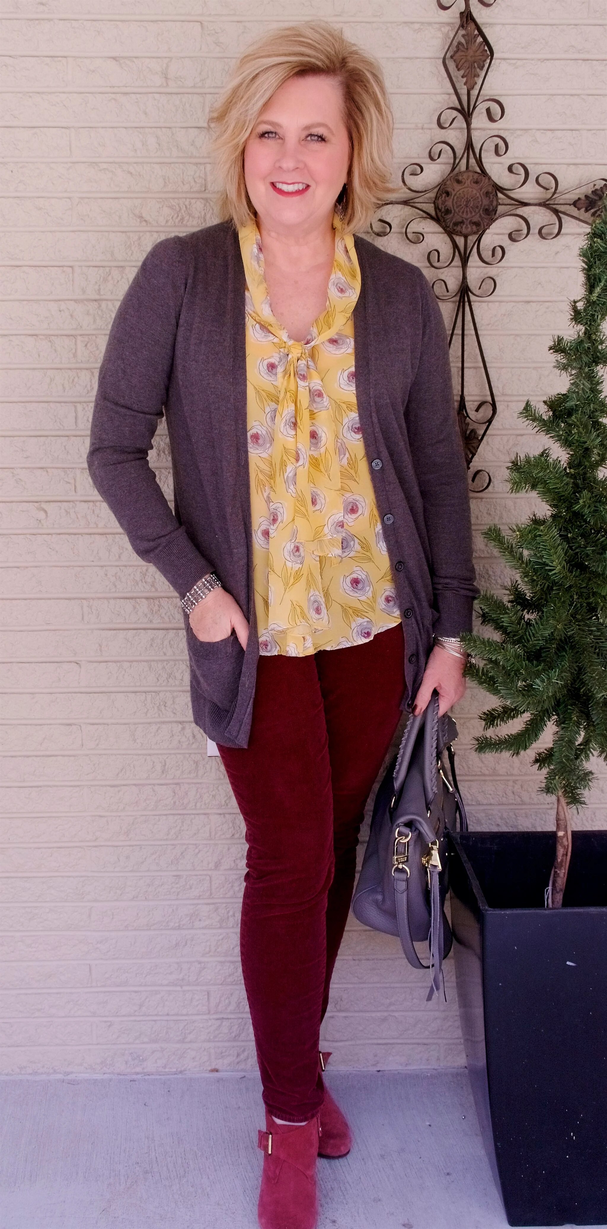 CAN YOU WEAR SLEEVELESS TOPS IN THE WINTER 50 IS NOT OLD