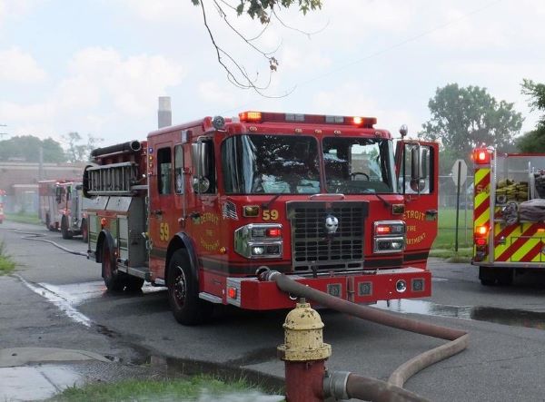 Detroit Engine 59 / Squad 1 / Medic 22 / Chief 4 - 5280Fire