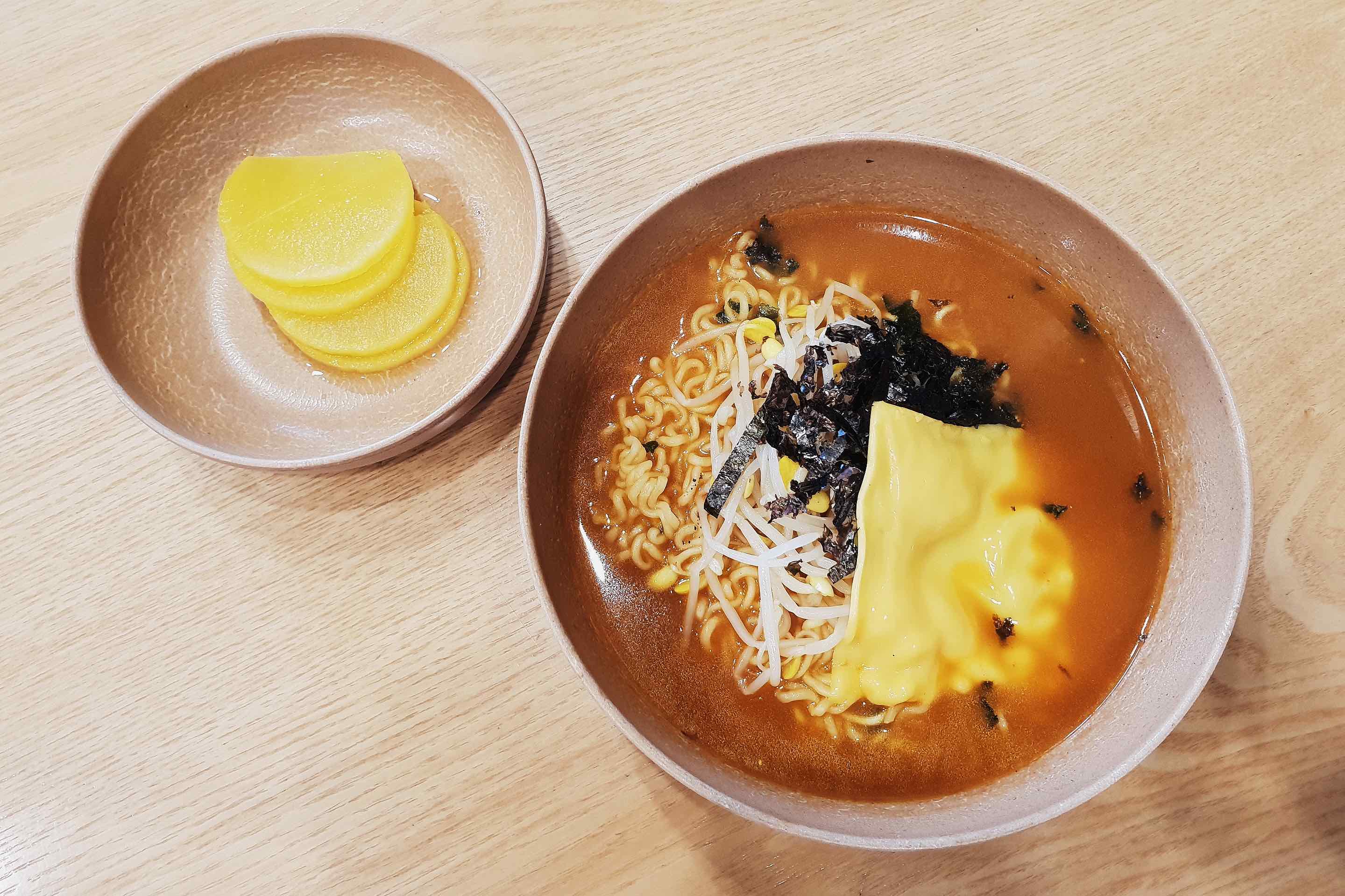 首爾美食｜安國站五號出口，簡單美味的起司拉麵