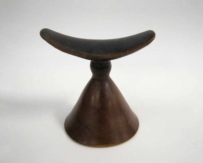 Headrest, Oromo Mia