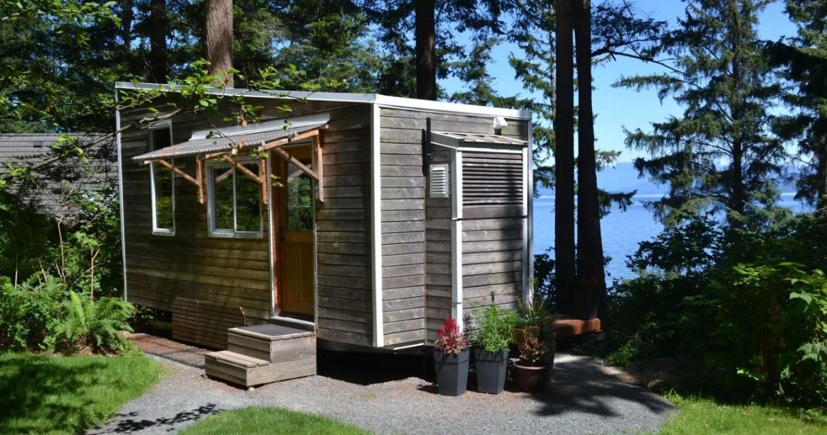 10 Charming Tiny Home AirBnbs In BC You Can Rent For Under 100