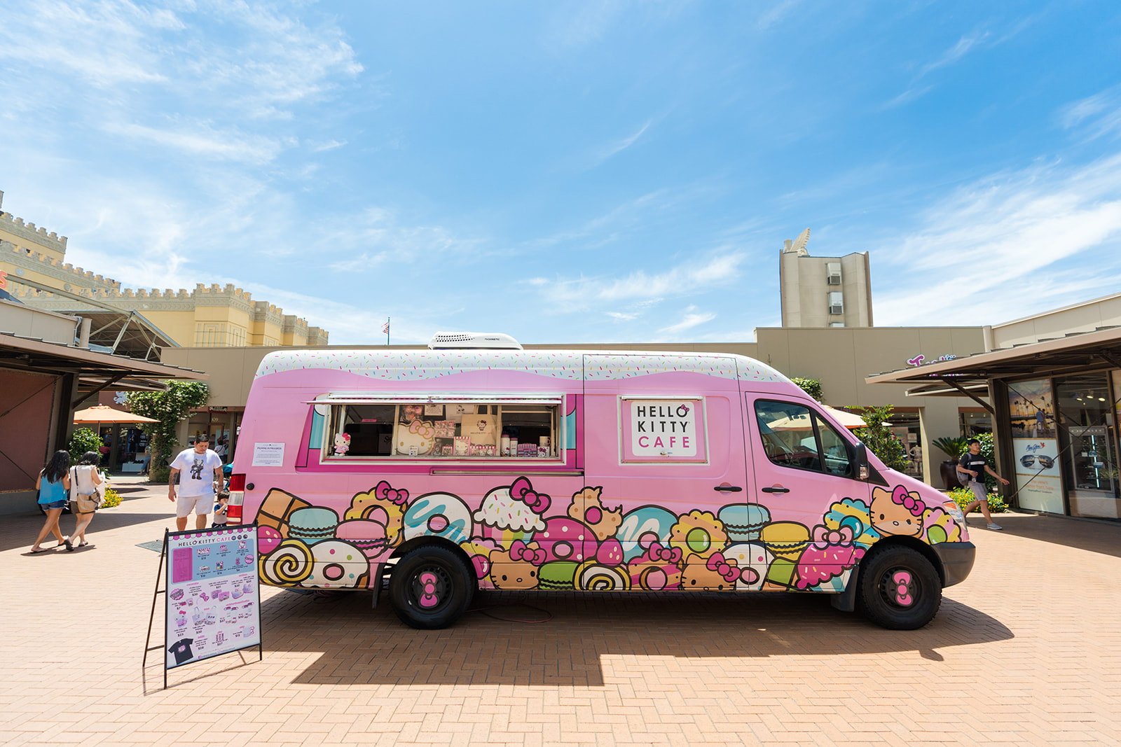 A mobile, Hello Kittythemed cafe is coming to Columbus 614NOW