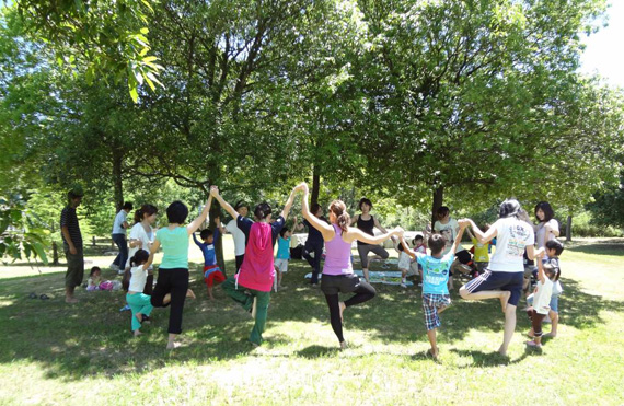 癒しの森で森林浴ヨガ 六甲山大学