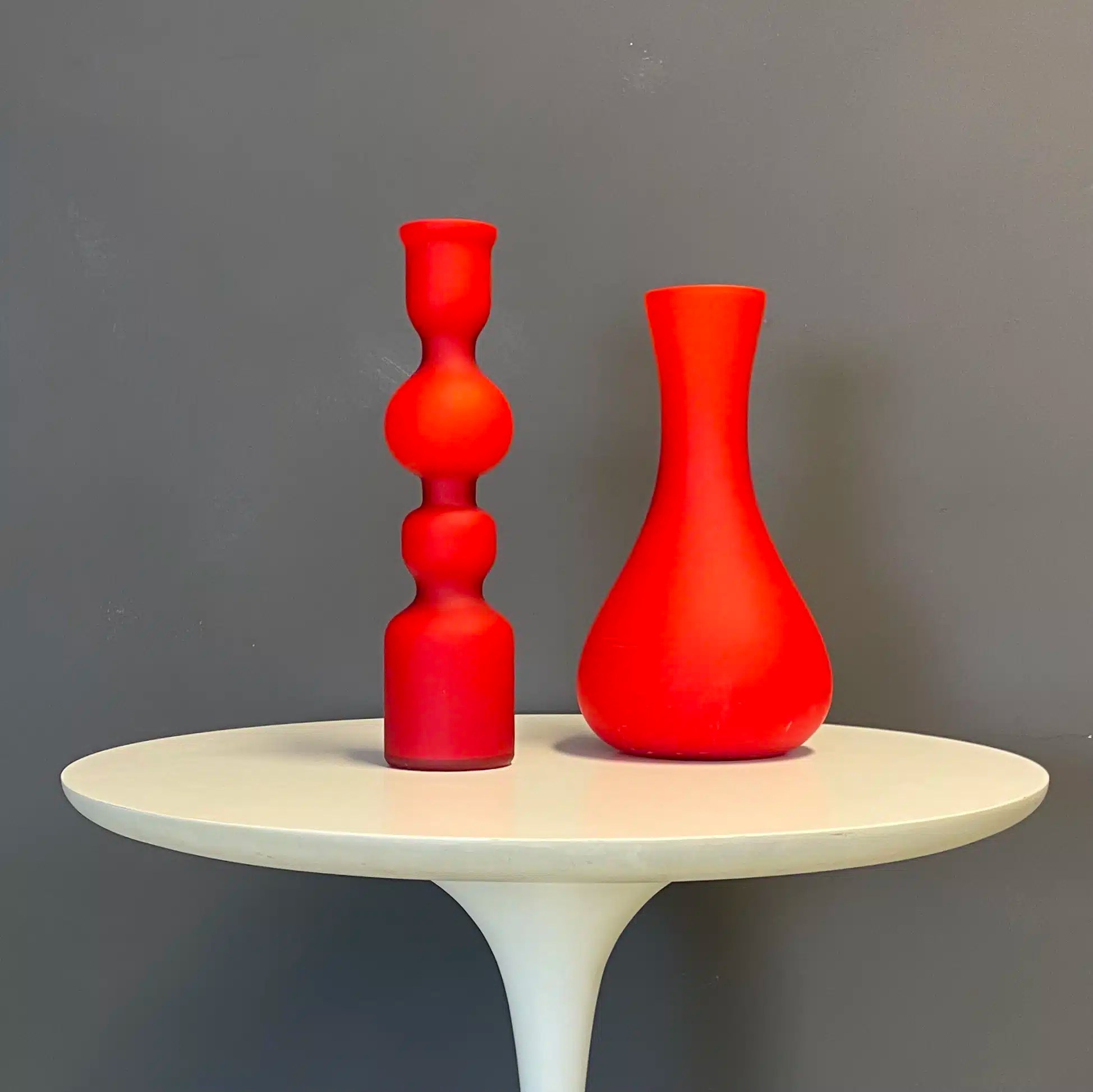 Set of 2 vintage red Murano glass vases by Carlo Moretti. 66 Elements