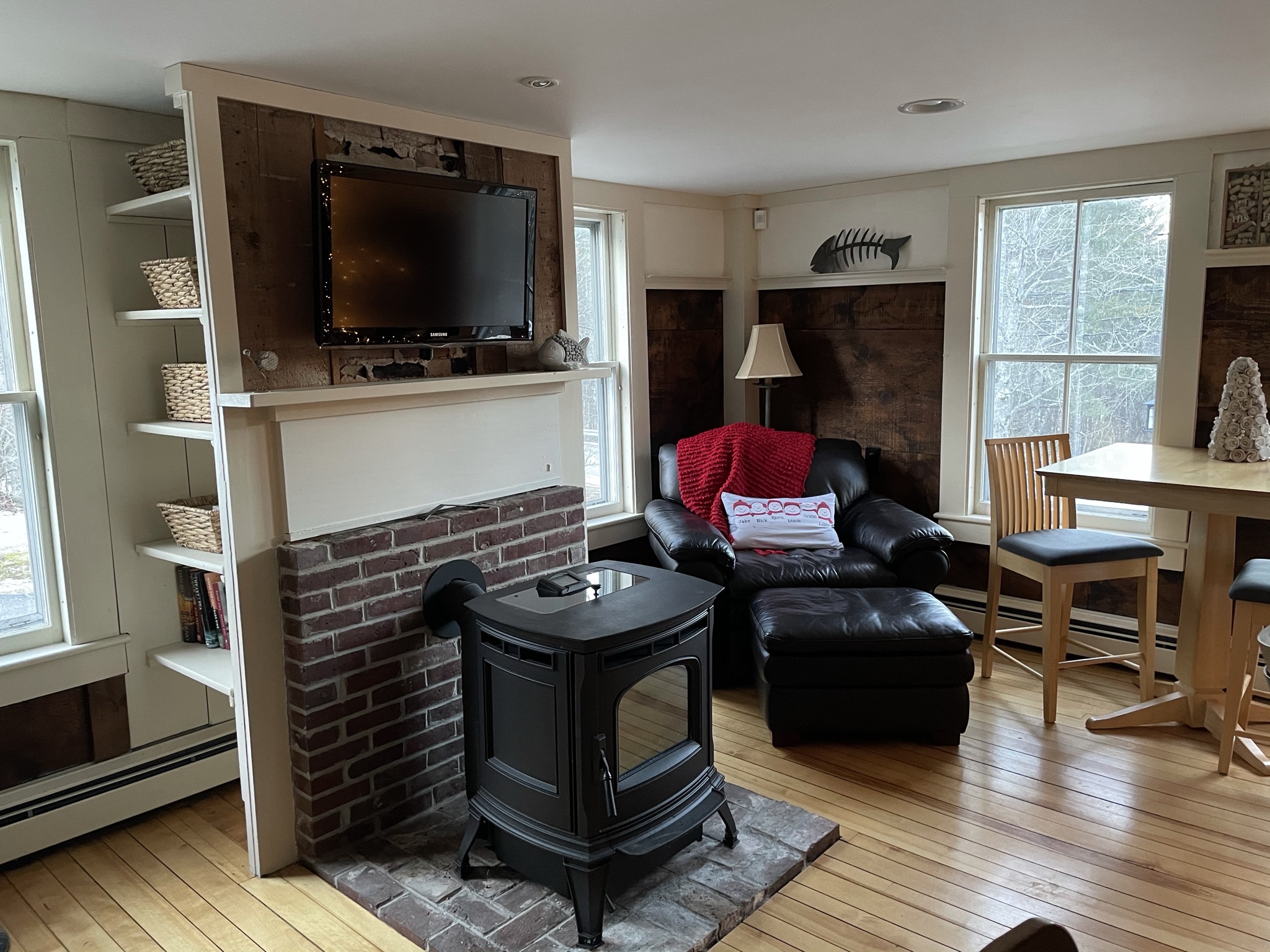 6Chimneys at 5 South A Bed & Breakfast Located at Newfound Lake