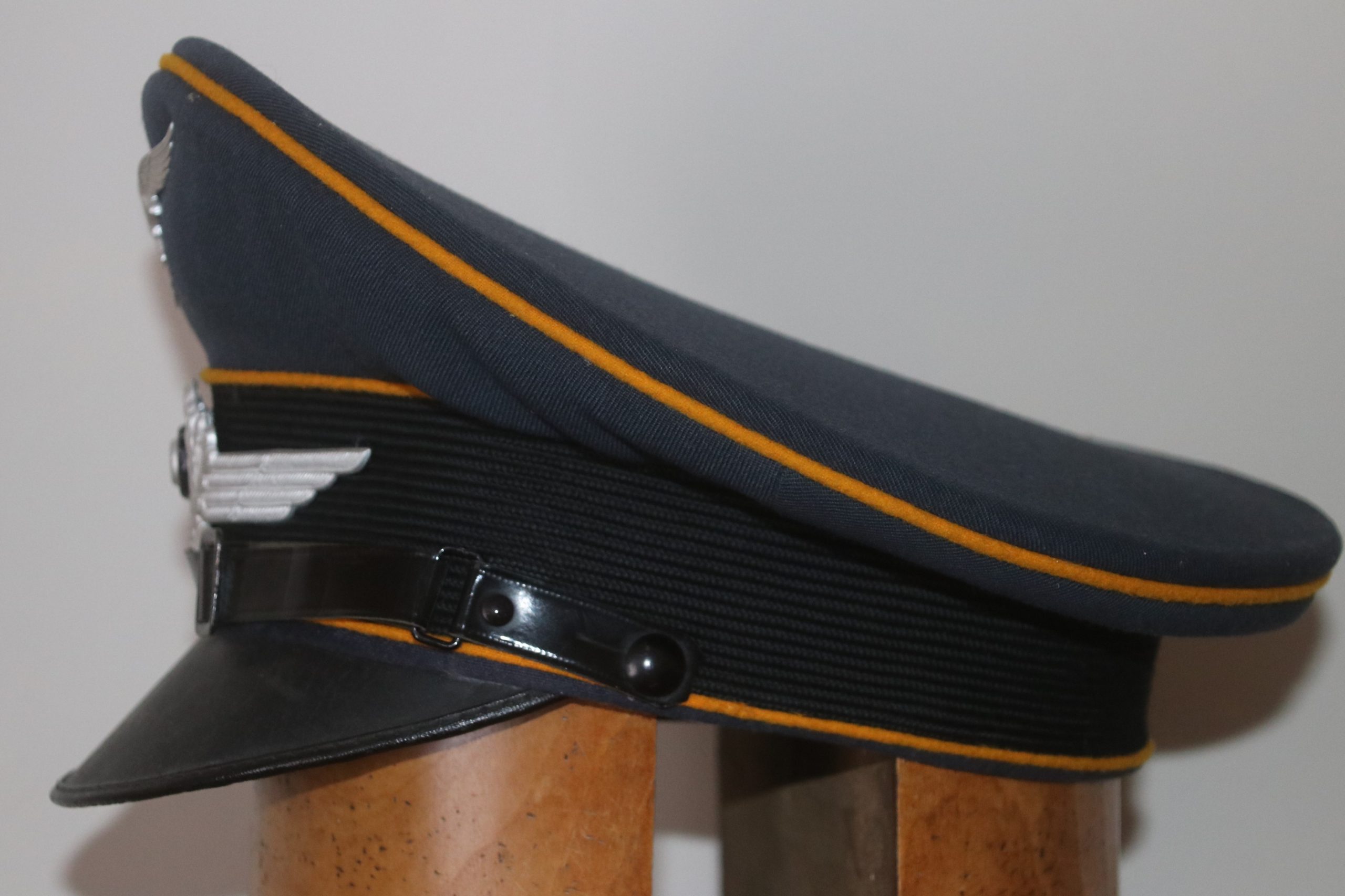 ORIGINAL WW2 GERMAN NCO'S LUFTWAFFE FLIGHT BRANCH VISOR CAP. EXCELLENT